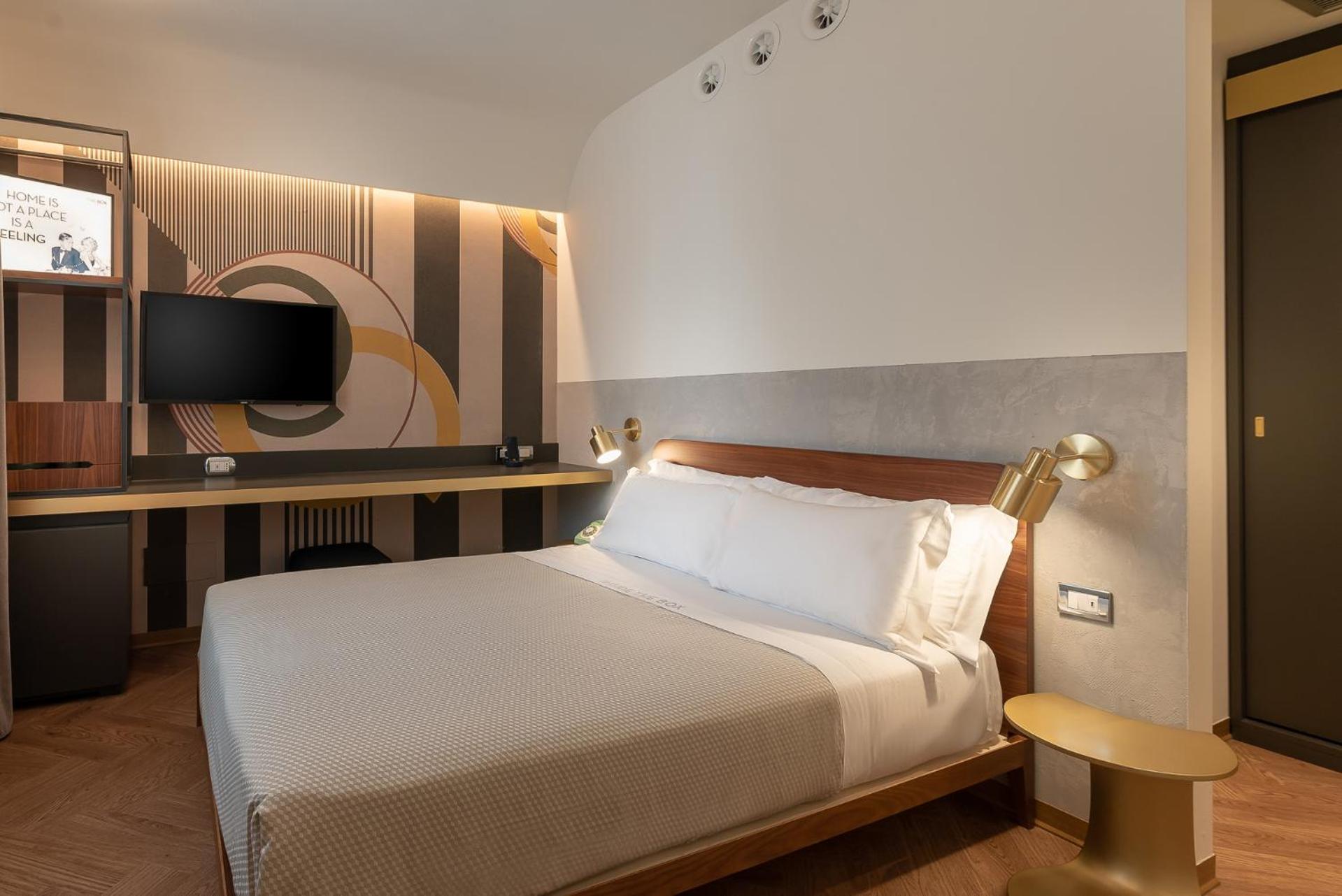 Standard, Double Bed, The Box Riccione 5/10