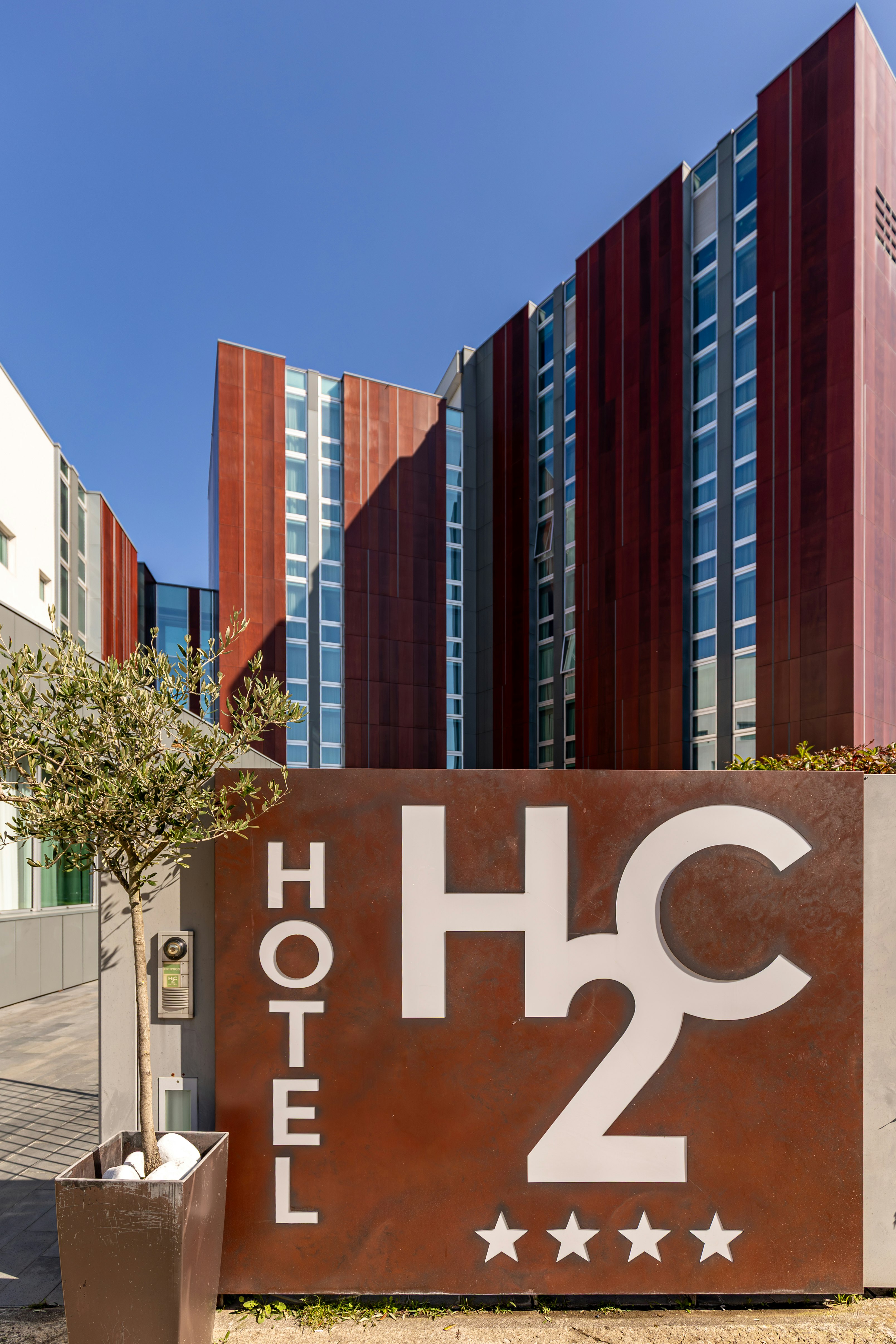 H2C HOTEL MILANOFIORI 44/50