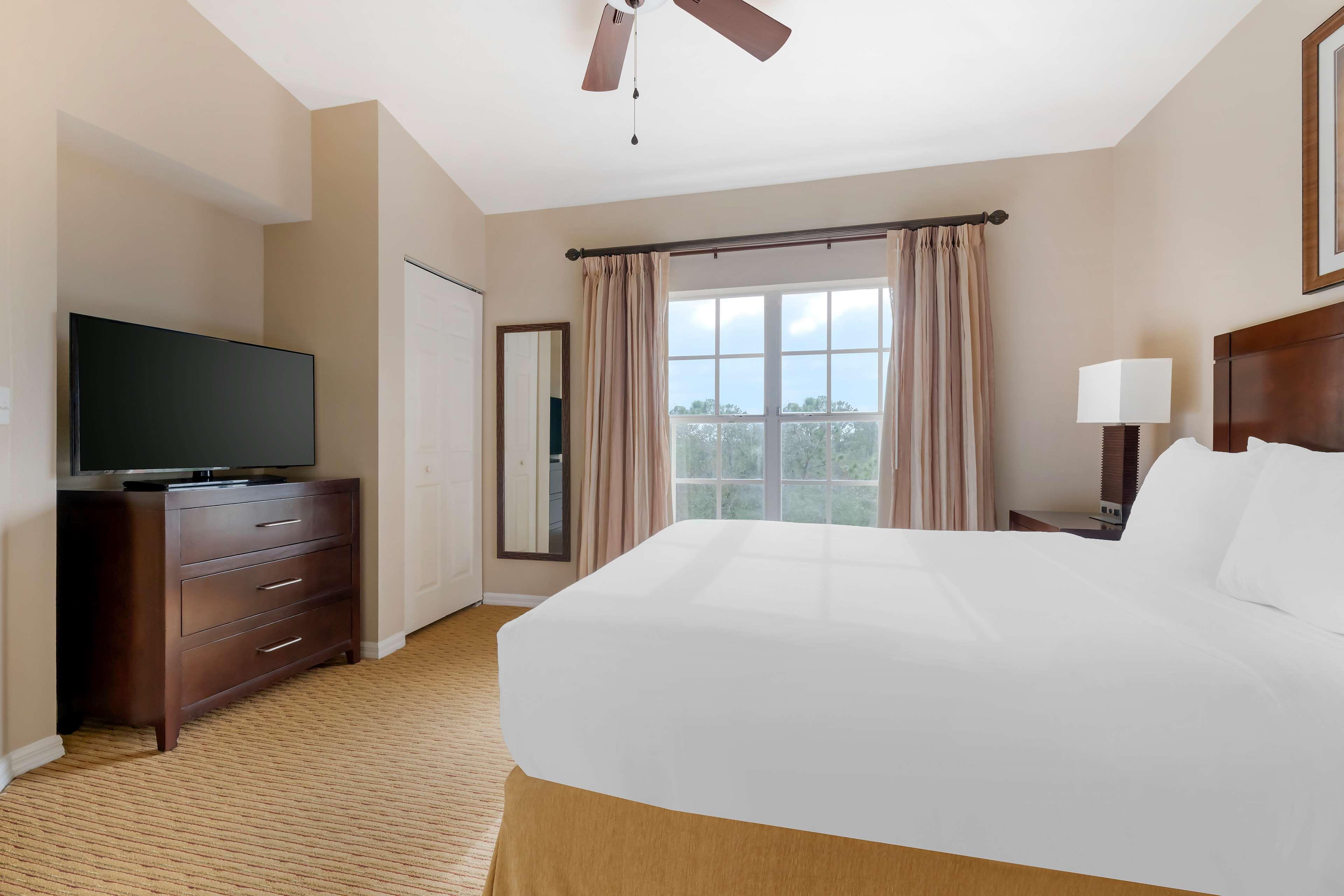 جناح متصل بسرير كينج وسرير كوين بغرفتي نوم، Hilton Vacation Club Aqua Sol Orlando West 3/4