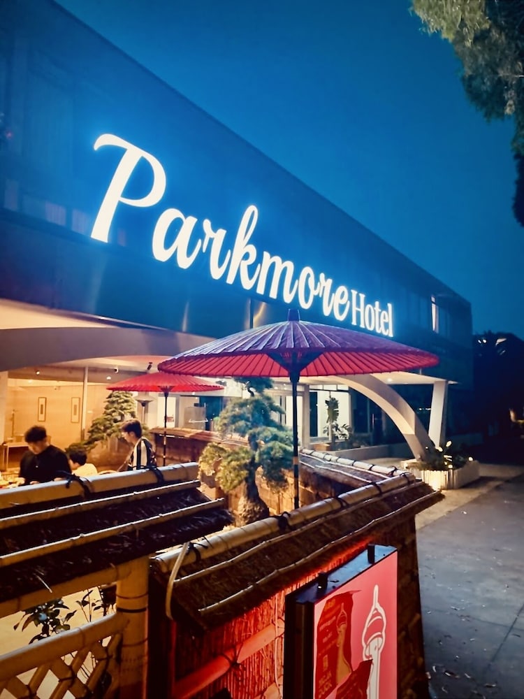 The Parkmore Hotel 4/45