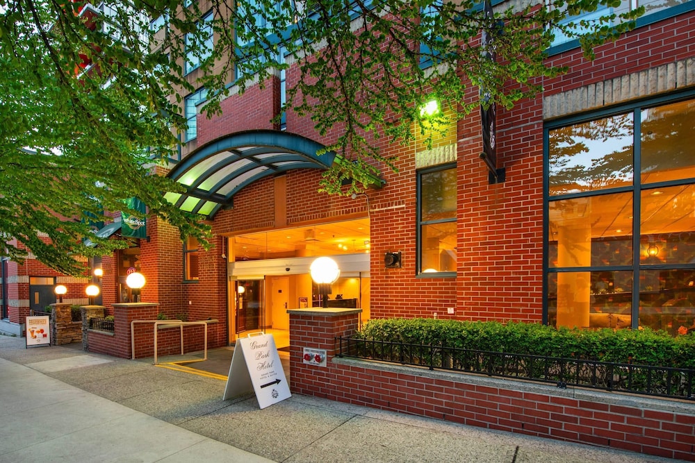 Grand Park Hotel & Suites Downtown Vancouver, Ascend Hotel Collection 62/63