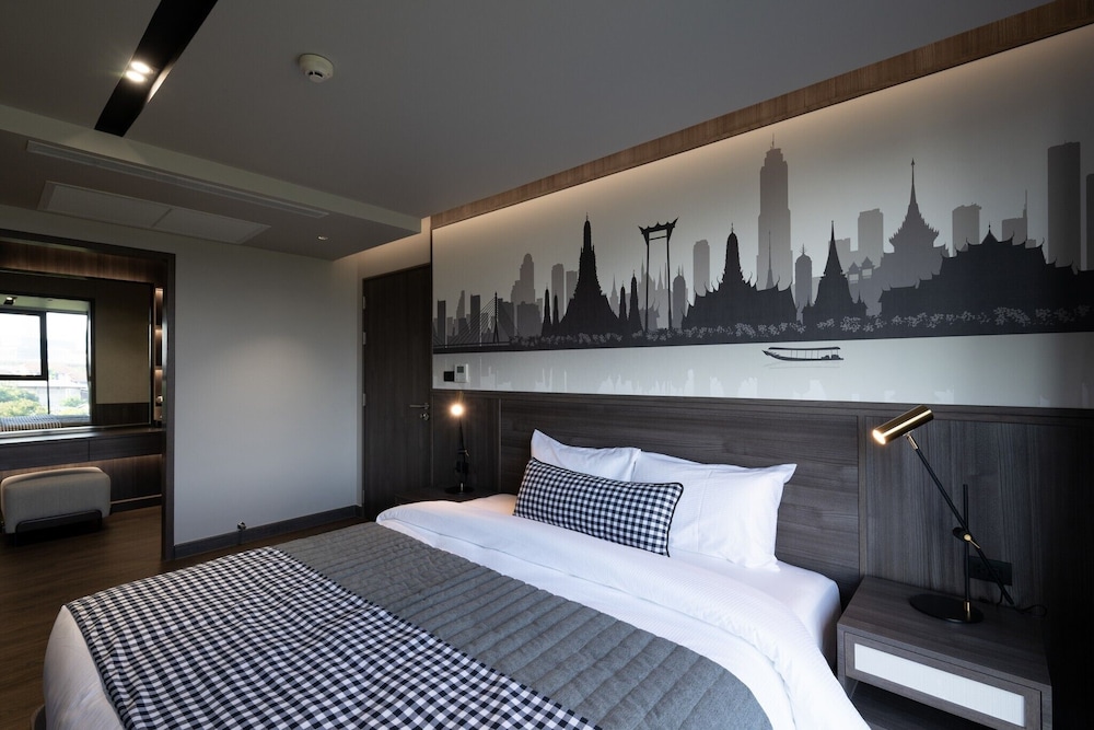 We Hotel Riverfront Bangkok 8/44