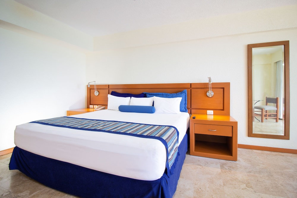 Plaza Pelicanos Grand Beach Resorts 10/65