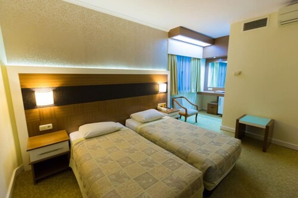Derici Hotel 13/69