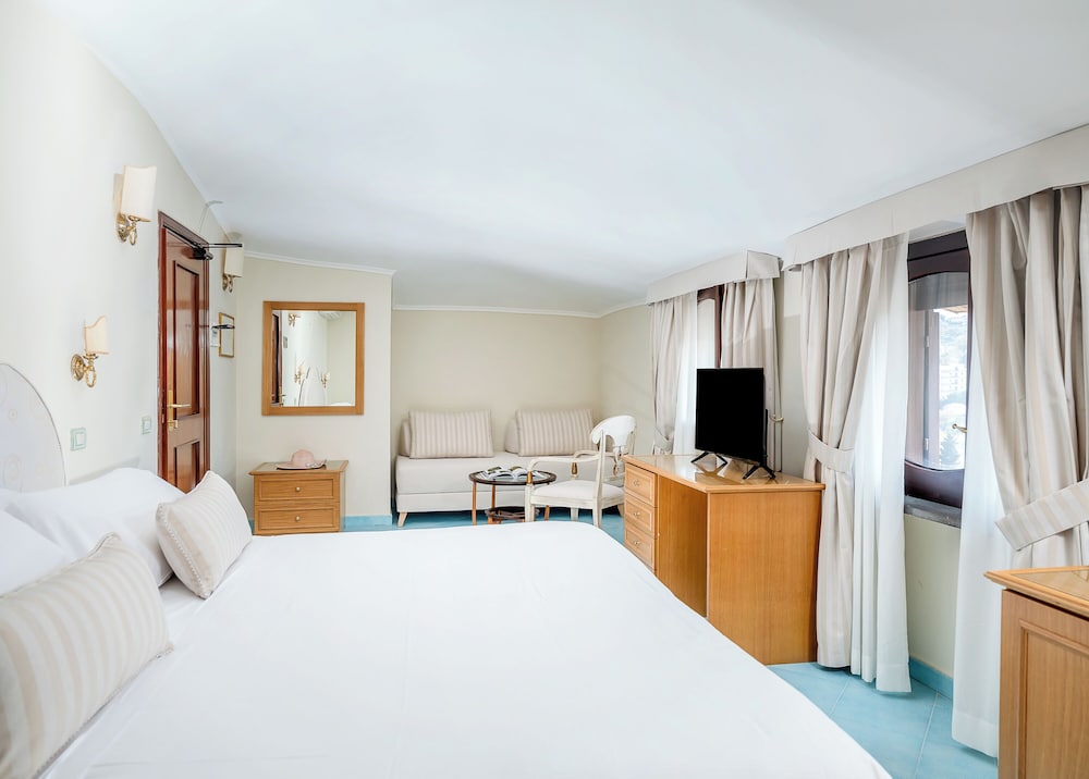 Classic, Triple, 1 Double and 1 Single Bed