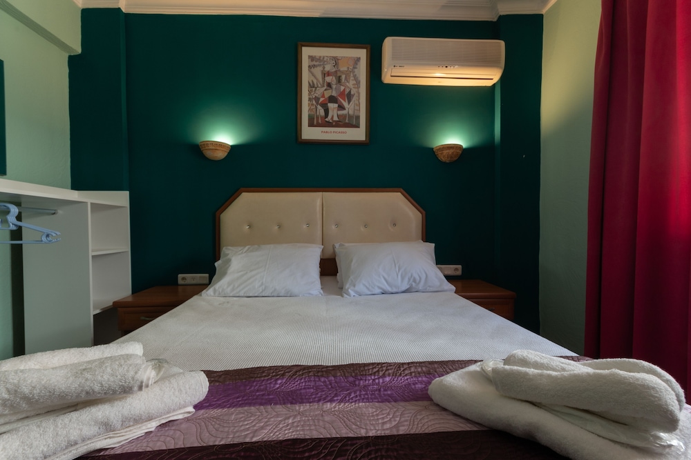Rebetika Hotel 42/67