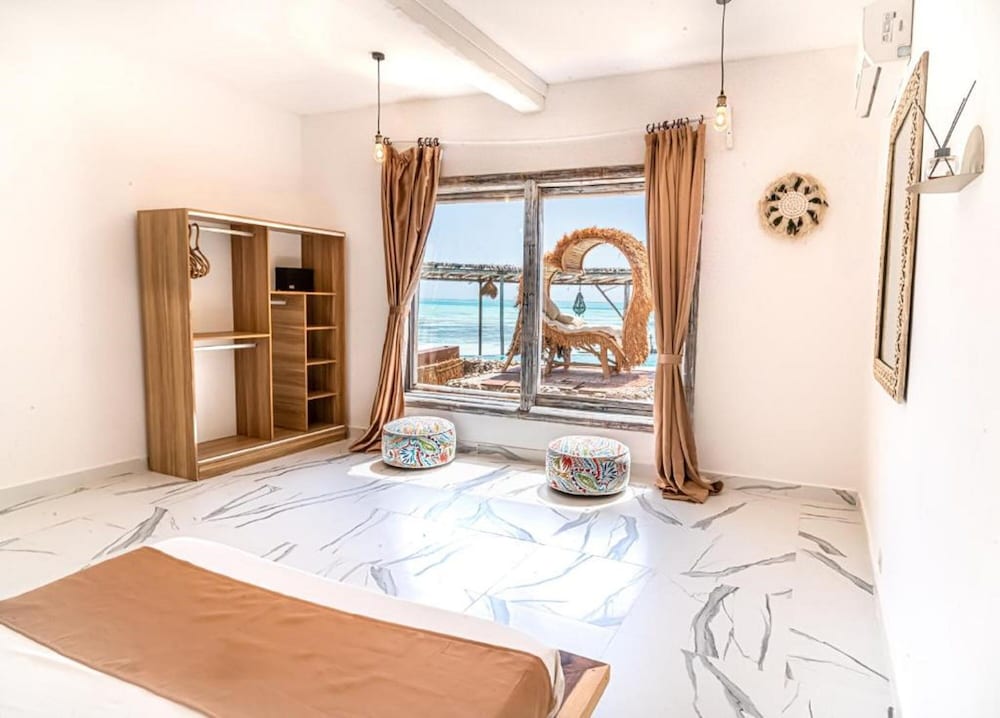 Coral Rock Hotel 24/50
