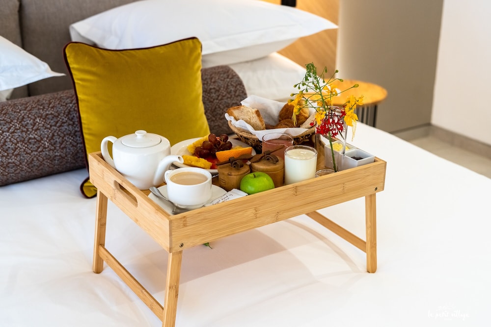 Le Petit Village Hotel 38/50