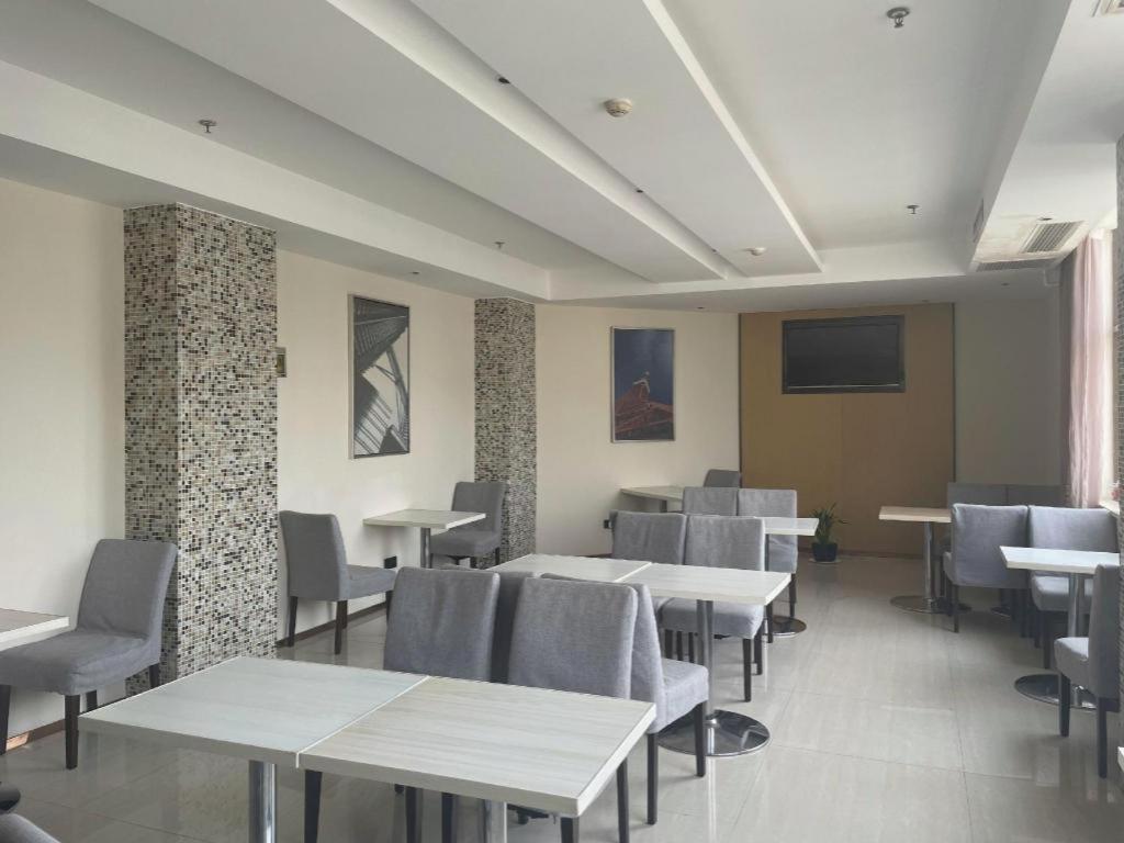 City Comfort Inn(Wuhan Caician Square Branch) 52/54