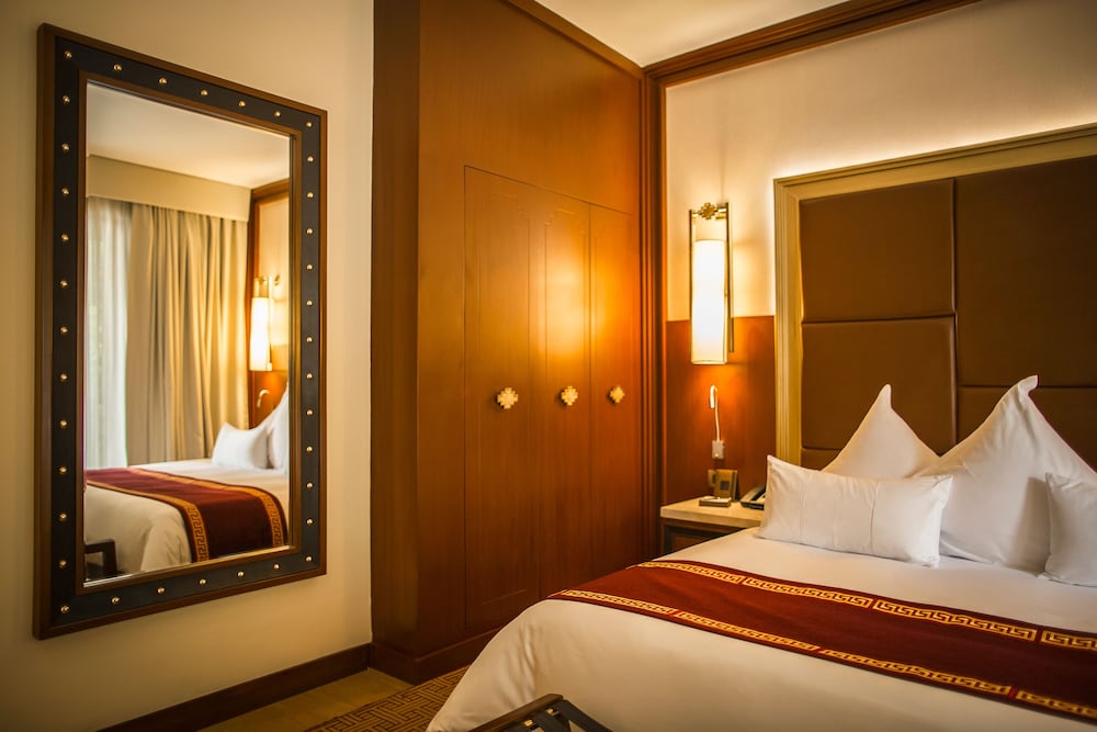 DELUXE, QUEEN BED, GARDEN VIEW