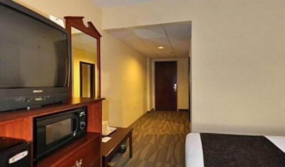 Gold Leaf Hotel of Dewey-Rehoboth Beach 46/47