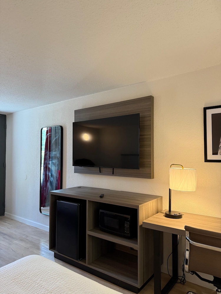 Ramada by Wyndham Lumberton NC North 53/60