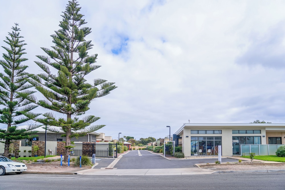 Villas on the Bay Kingscote 33/44