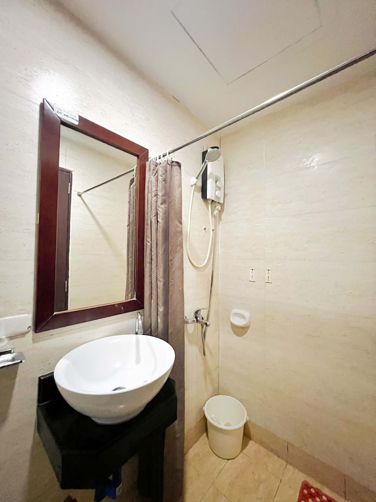 Cebu Capitol Central Hotel and Suites powered by Cocotel 49/55