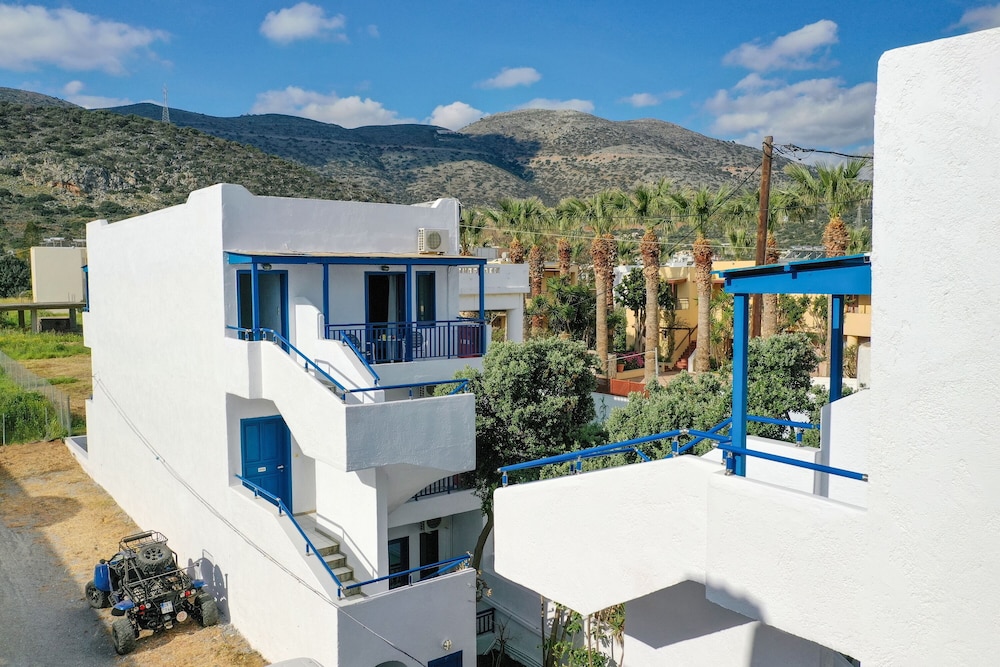 Latania Studios & Apartments 24/40