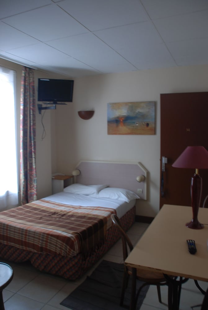 RESIDENCE DE LA TOUR 18/53