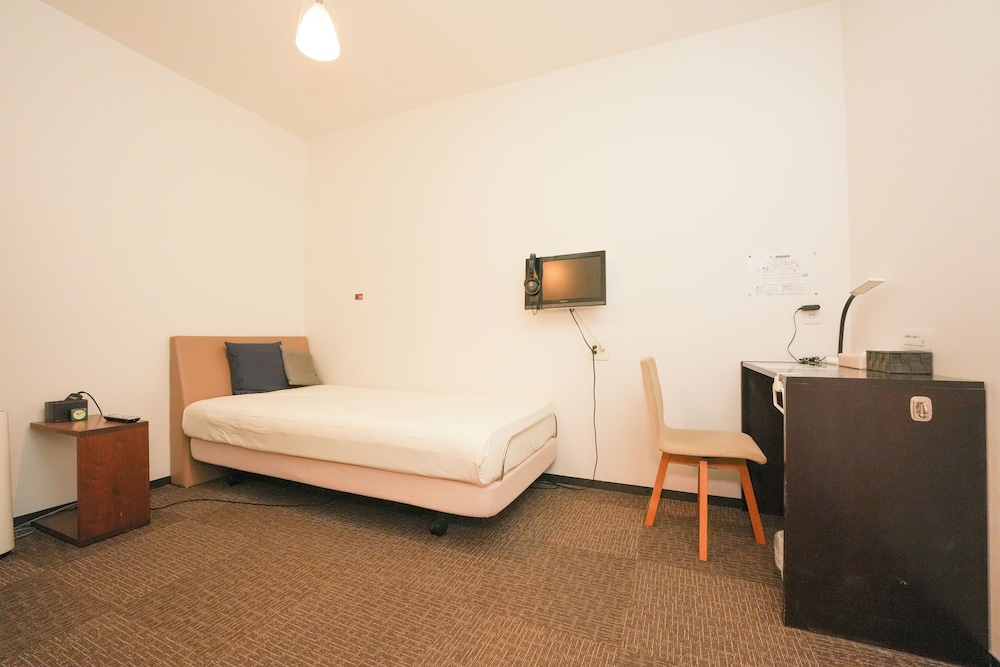 Capsule Hotel CUBE 9/36