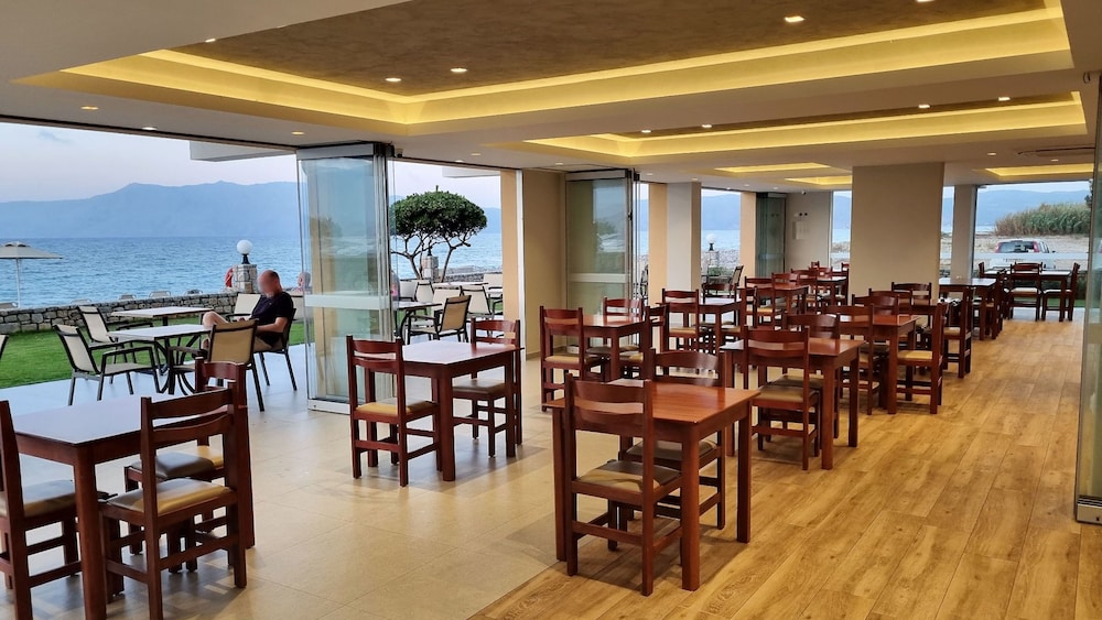 Sunny Bay Hotel 52/67