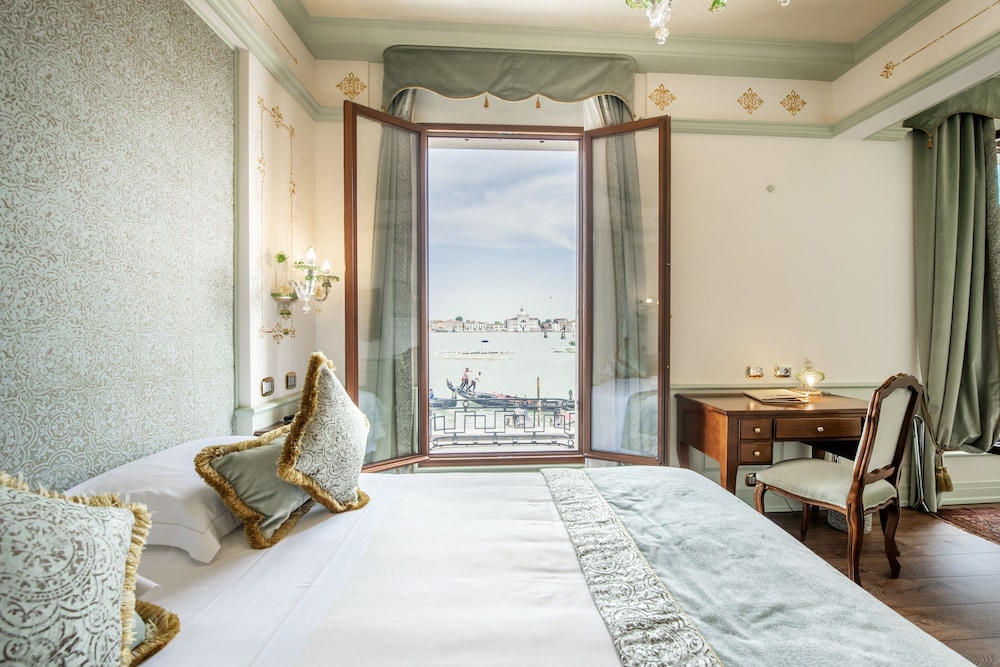Hotel Monaco & Grand Canal 9/50