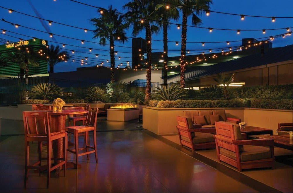 Jet Luxury Resorts @ The Signature Condo Hotel 50/69