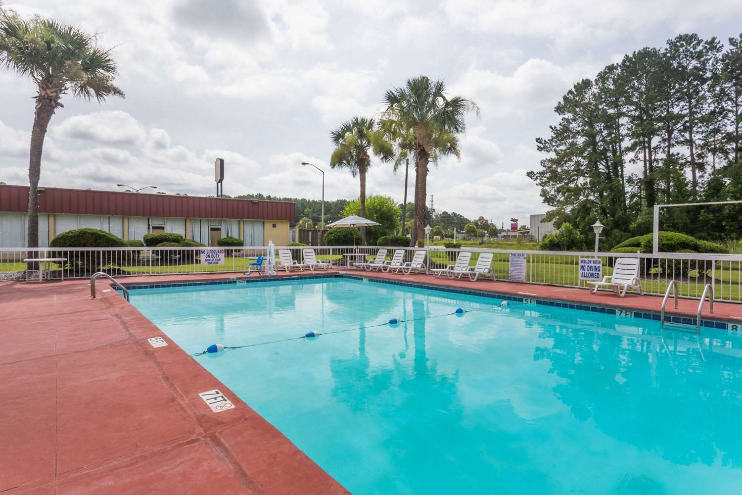 Super 8 by Wyndham Hardeeville/Savannah North 19/24