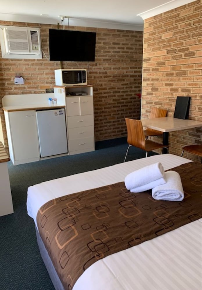 GARDEN CITY MOTOR INN 13/44