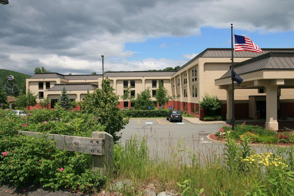 Hampton Inn White River Junction 3/81