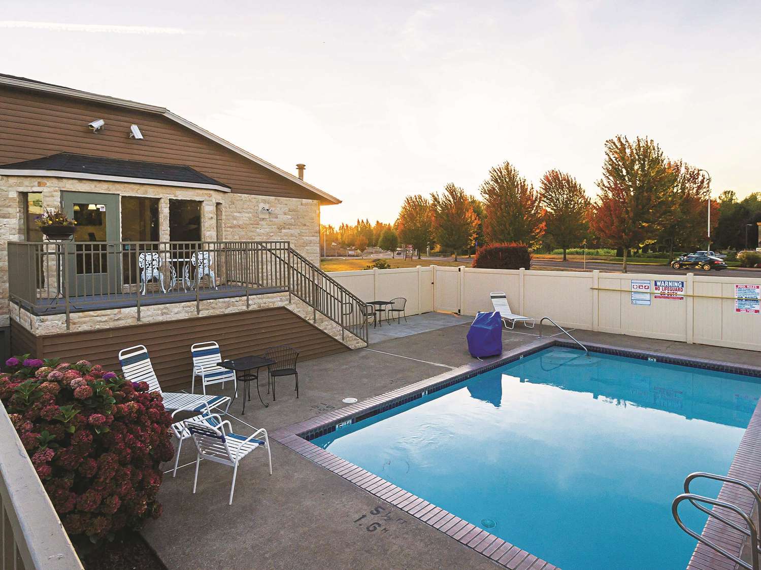 La Quinta Inn & Suites by Wyndham Woodburn 20/22