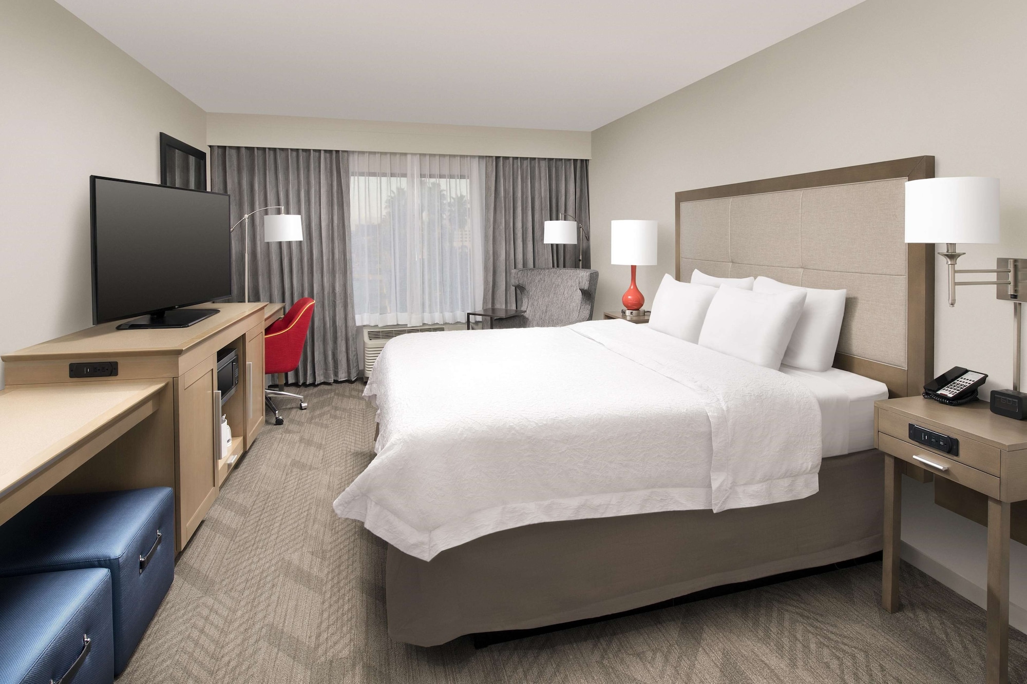 Suite, King Bed, Bathtub, Accessible
