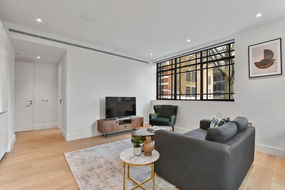Whitfield Street Residences by Aeria Apartments 38/50