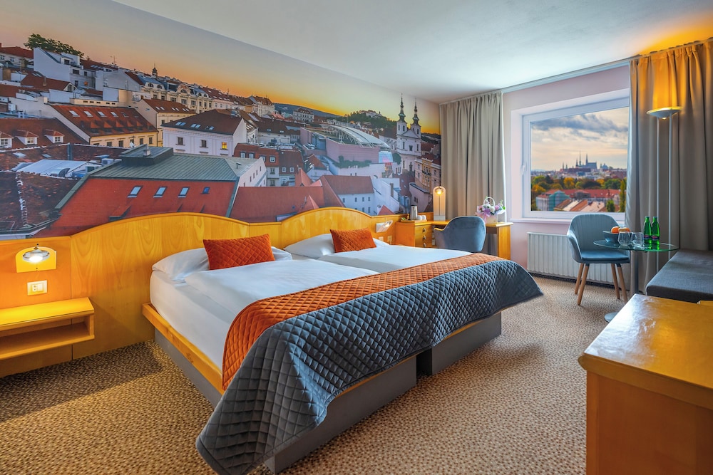 EXECUTIVE, KING BED