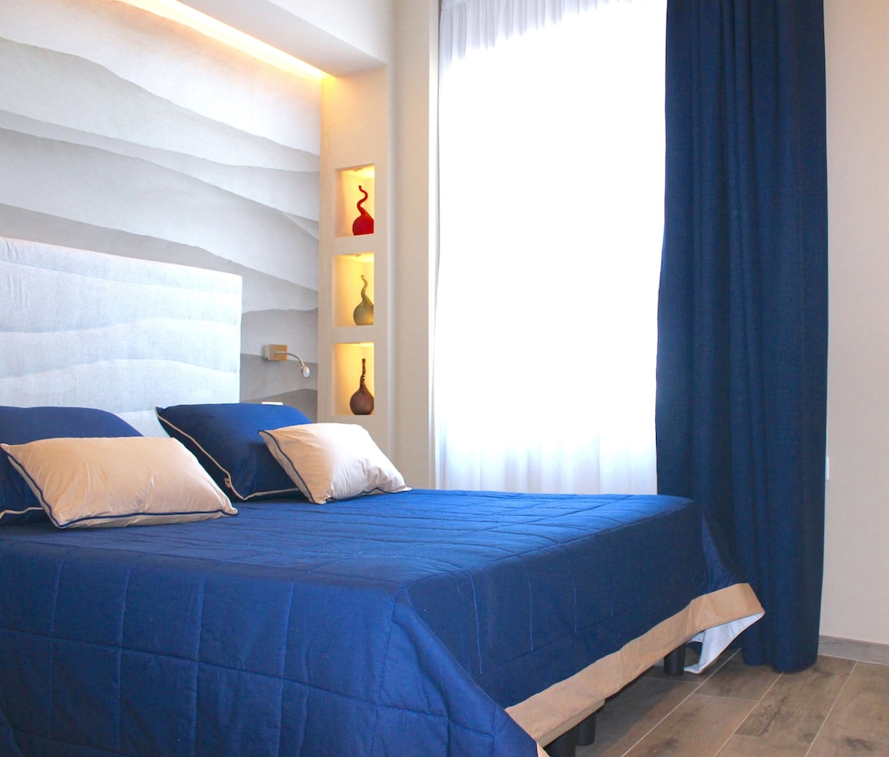 DELUXE, DOUBLE BED, SEA VIEW