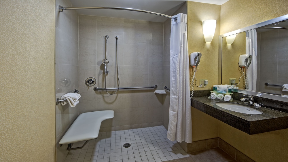 Holiday Inn Express Hotel Suites Cookeville 17/73