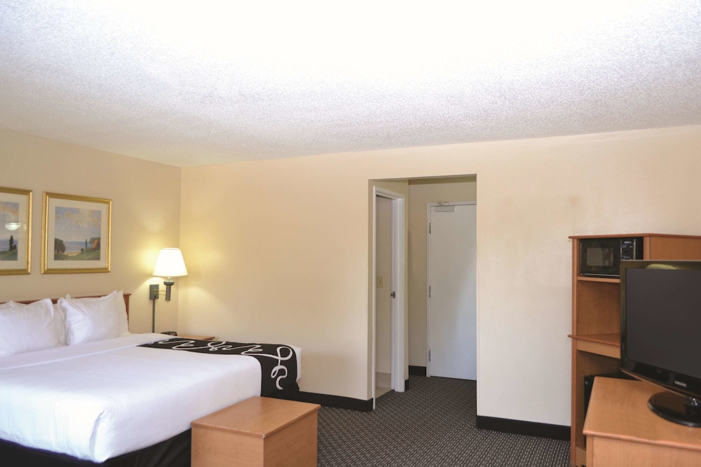 La Quinta Inn & Suites by Wyndham Tampa Fairgrounds - Casino 21/43