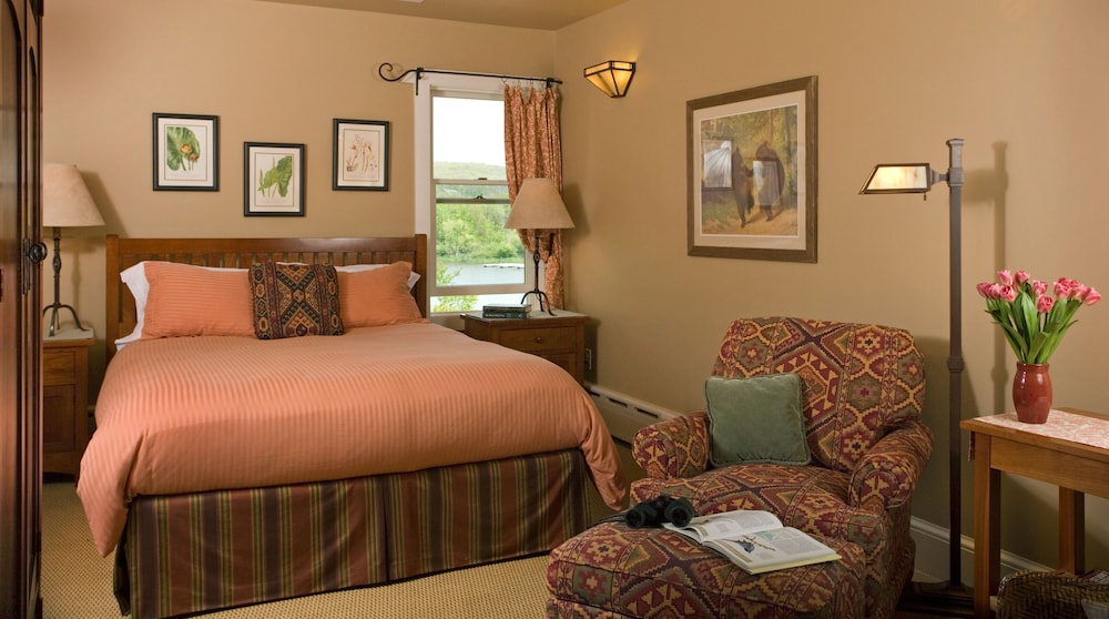 Lake Pointe Inn 35/50