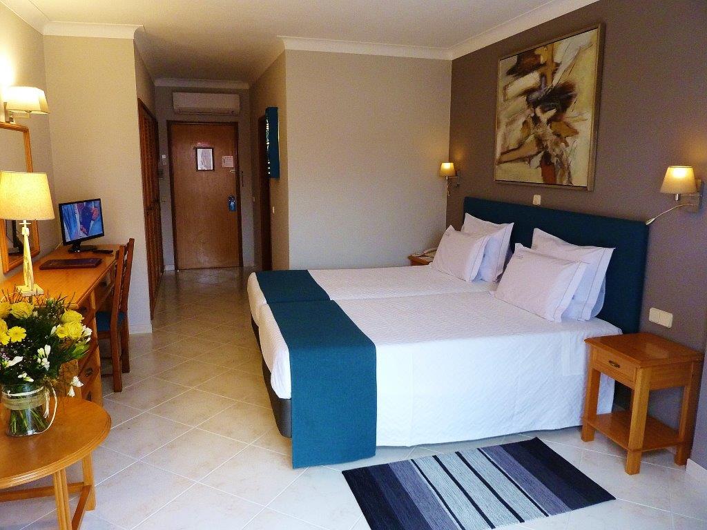 Room, Twin Beds, Garden and Pool View