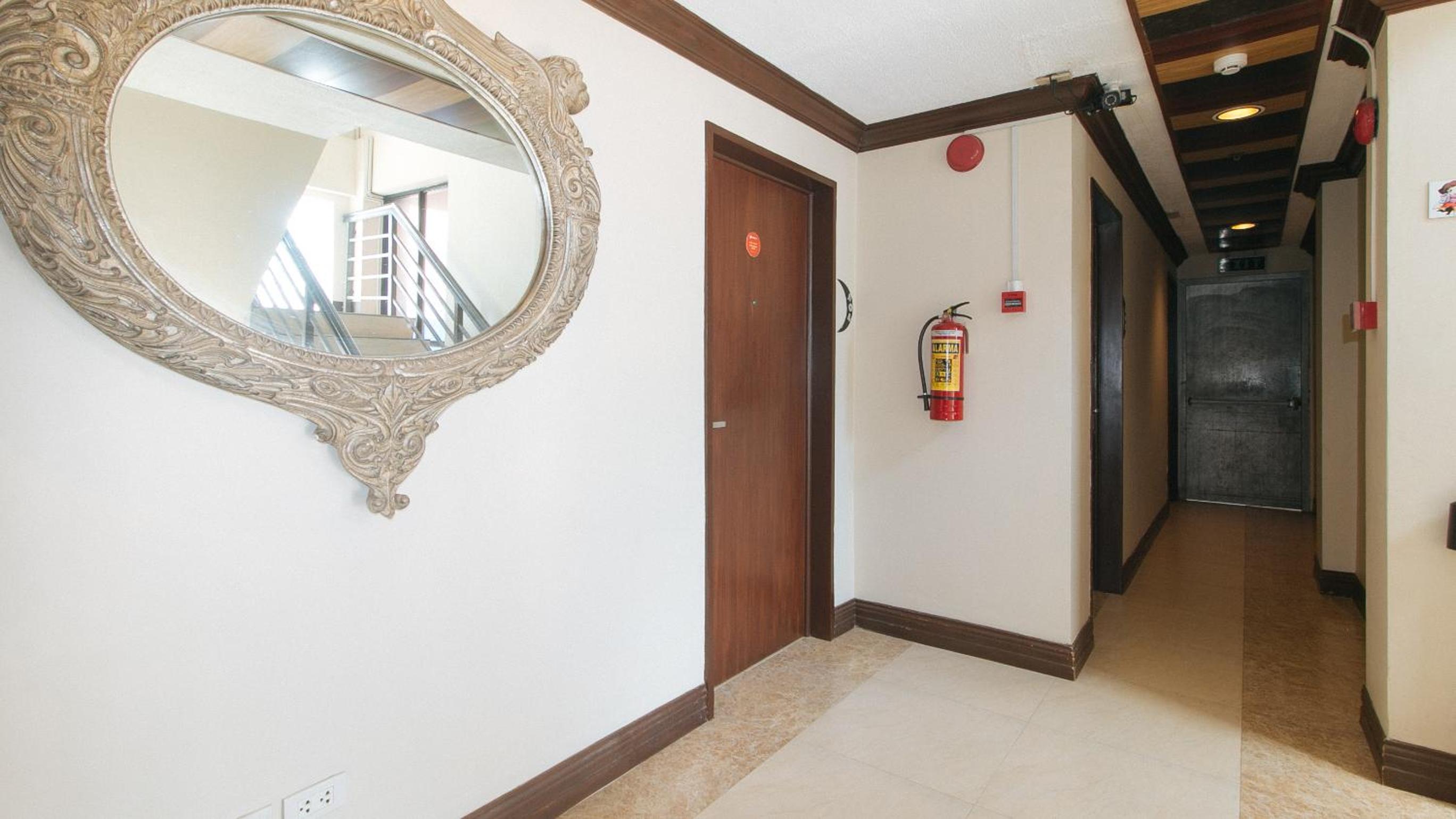 Reddoorz near Landers Superstore Cebu City 11/50