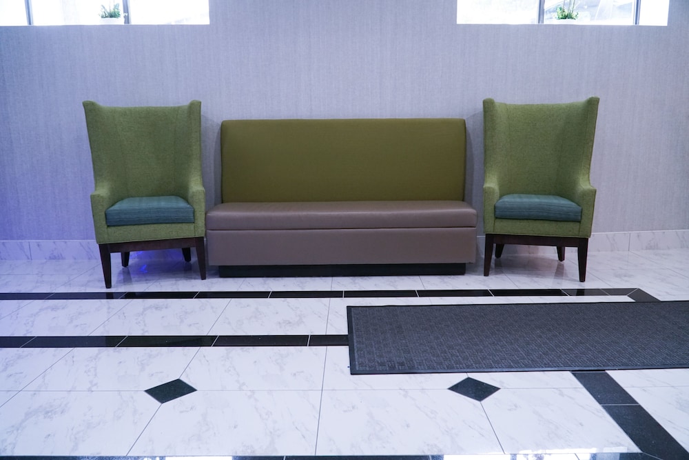 Hotel Mint JFK Airport 33/46