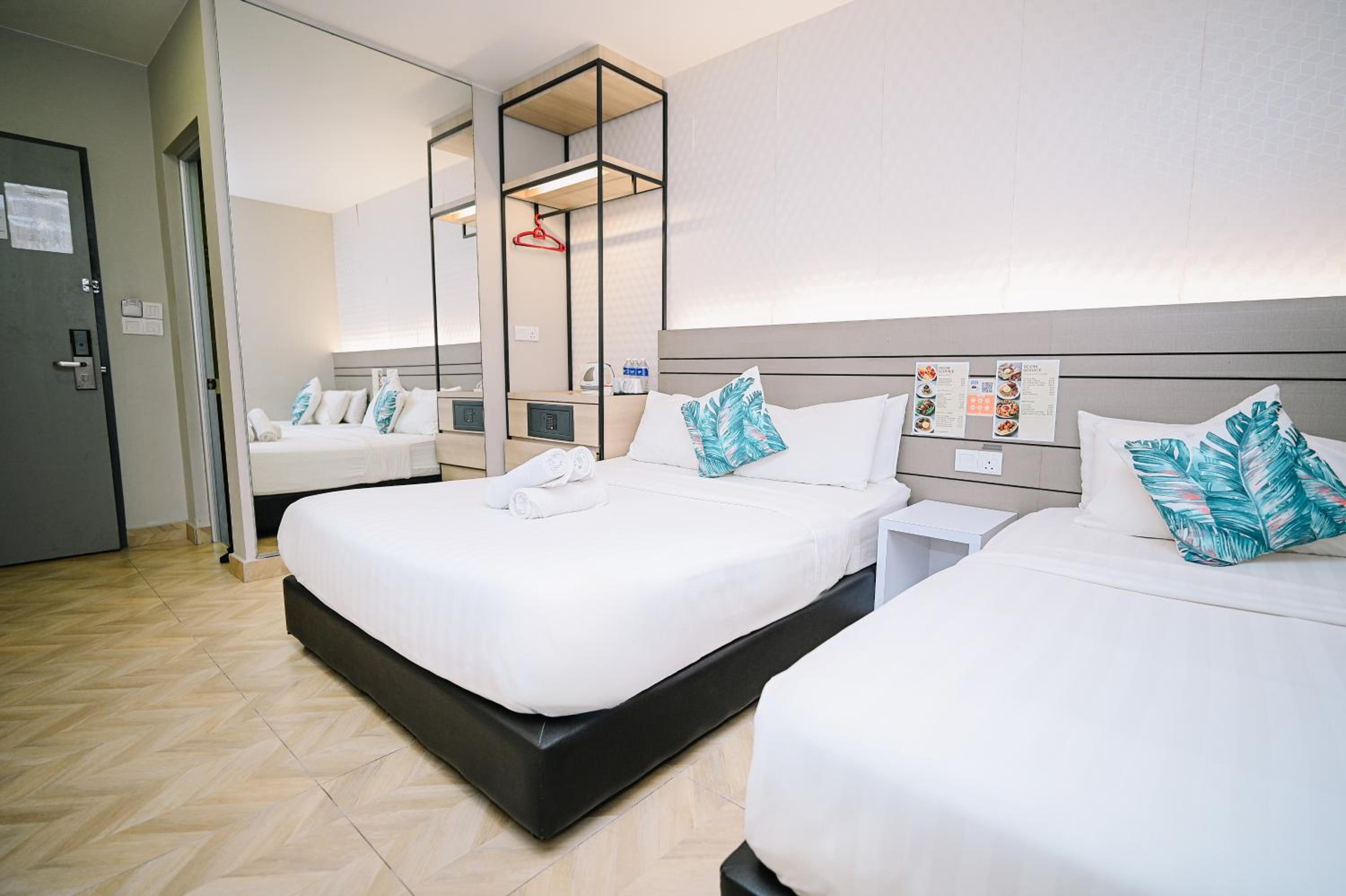 غرفة عائلية ثلاثية بسرير كوين وسرير فردي، Kingston Hotel 2 @ Setapak 2/2
