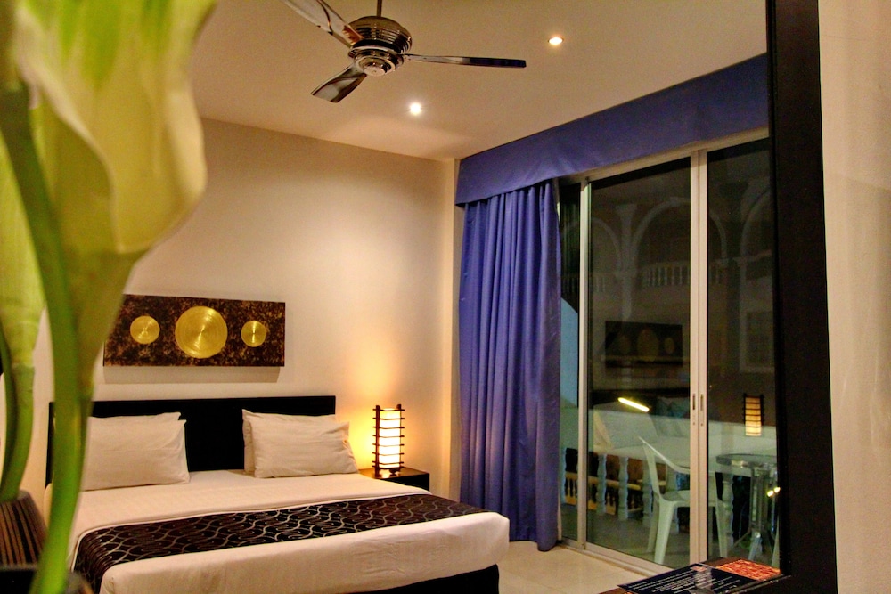 East Suites 32/73