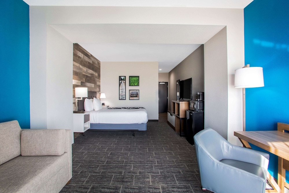 La Quinta Inn Suites By Wyndham Pittsburg 11/51
