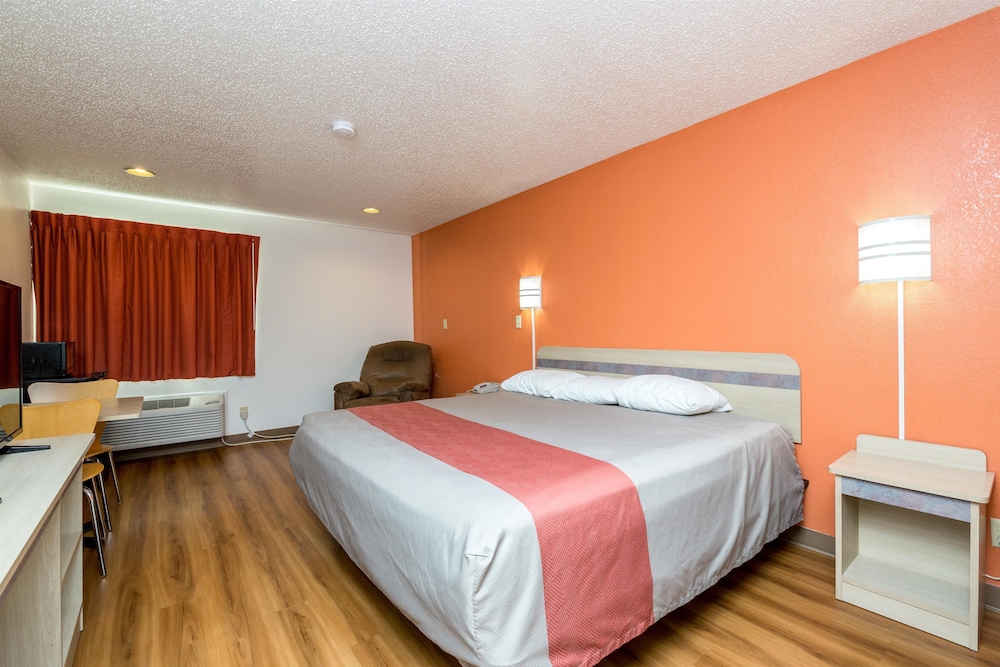 Motel6 Waterloo, IA 11/50