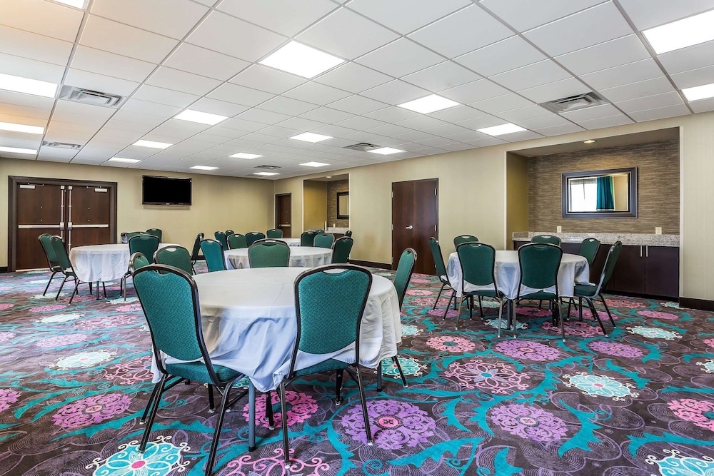 COMFORT INN & SUITES NEWCASTLE - OKLAHOMA CITY 45/47