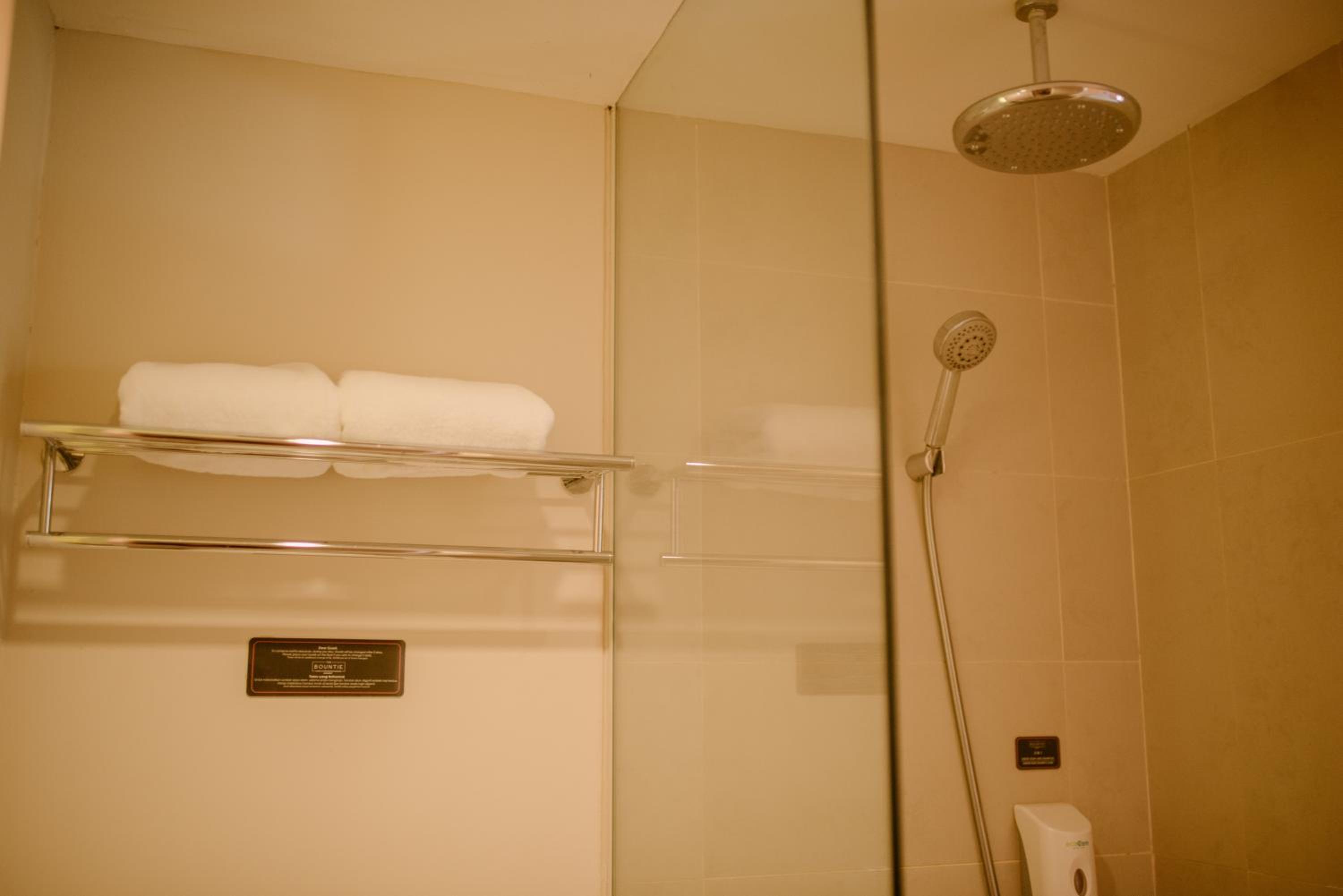 Maxonehotels.Com At Bounty Sukabumi 46/49