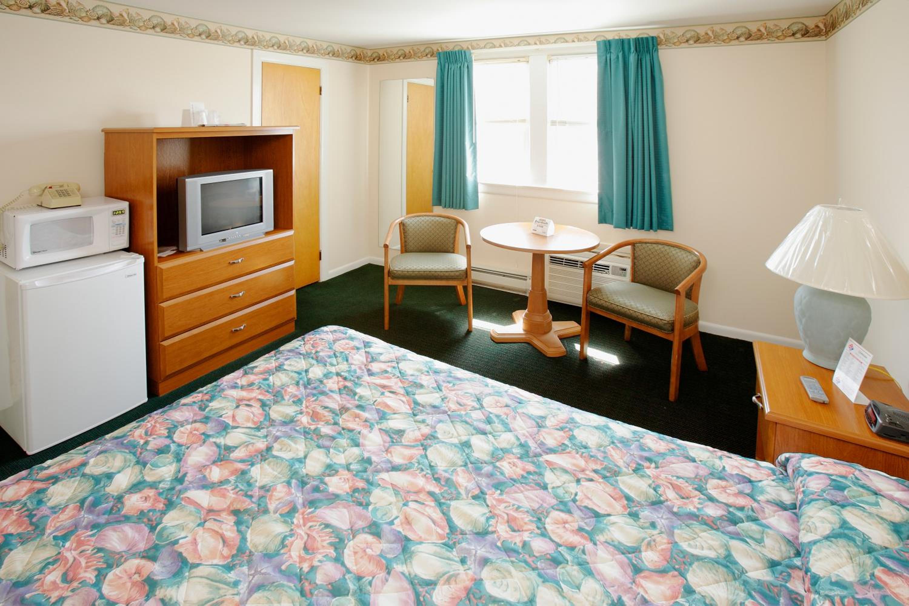 DELUXE, KING BED