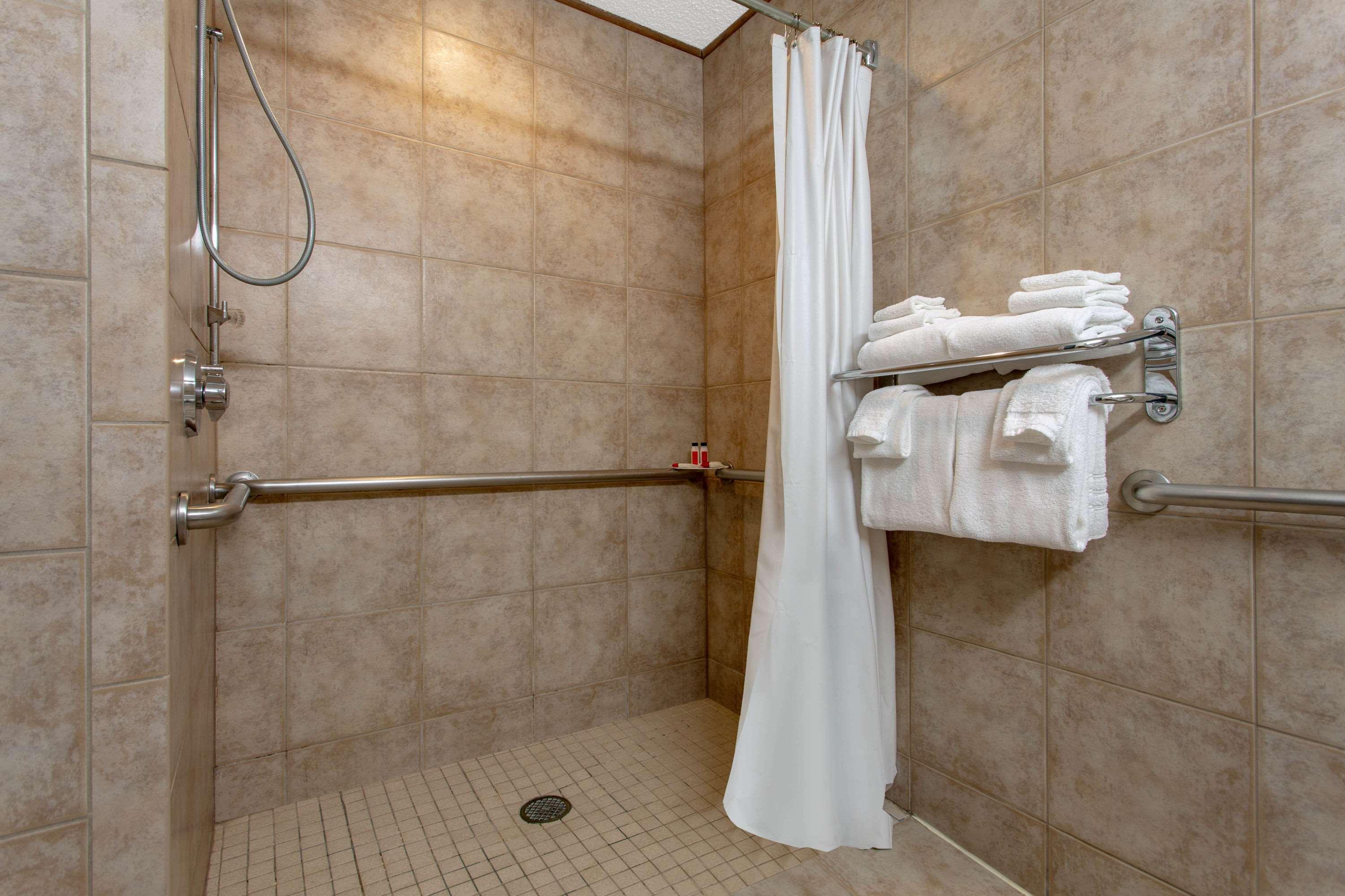 Microtel Inn Suites By Wyndham Lillington Near Campbell U 16/17