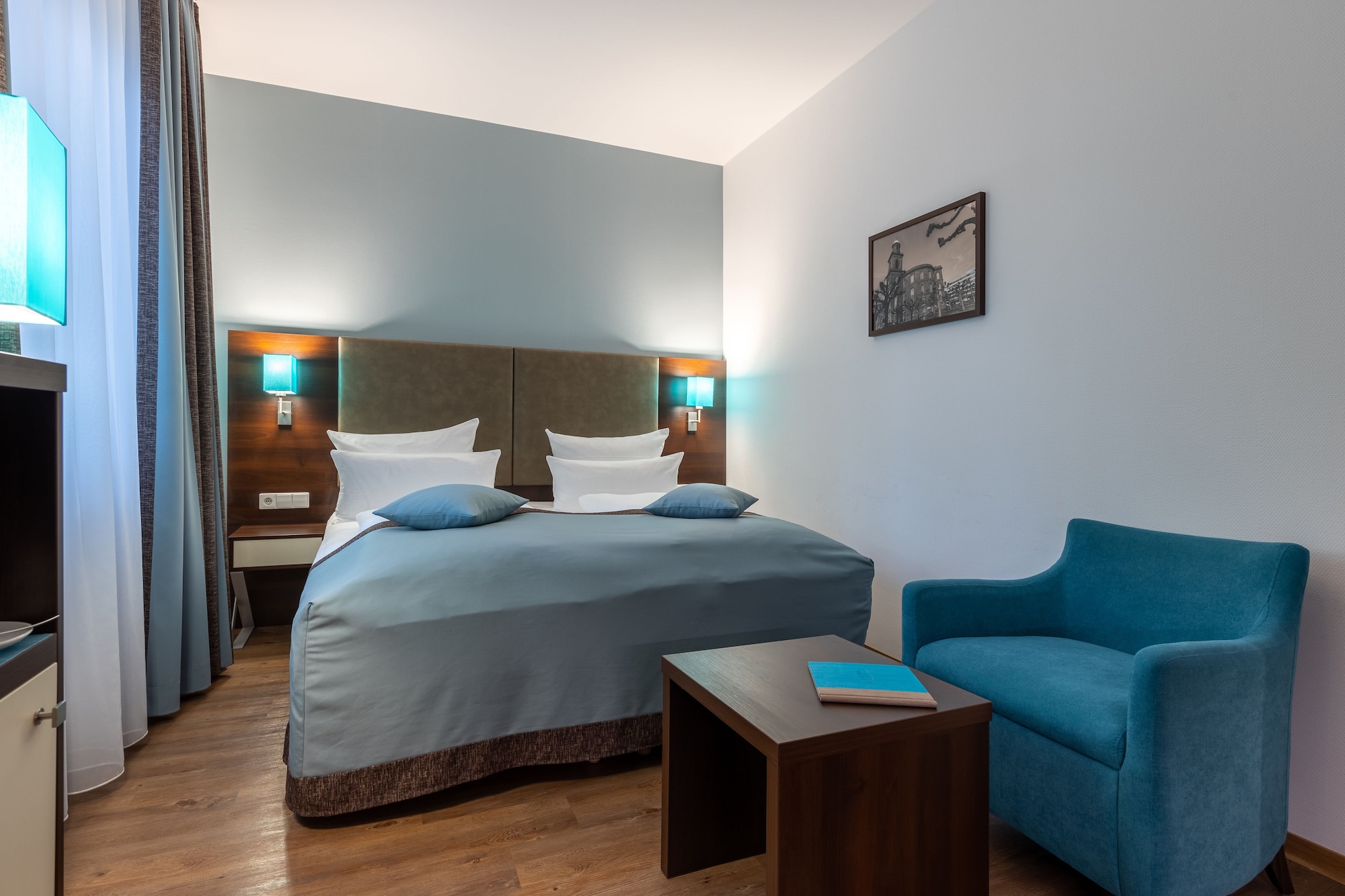ROOM, DOUBLE BED