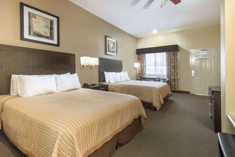 Days Inn By Wyndham Baytown East 22/50