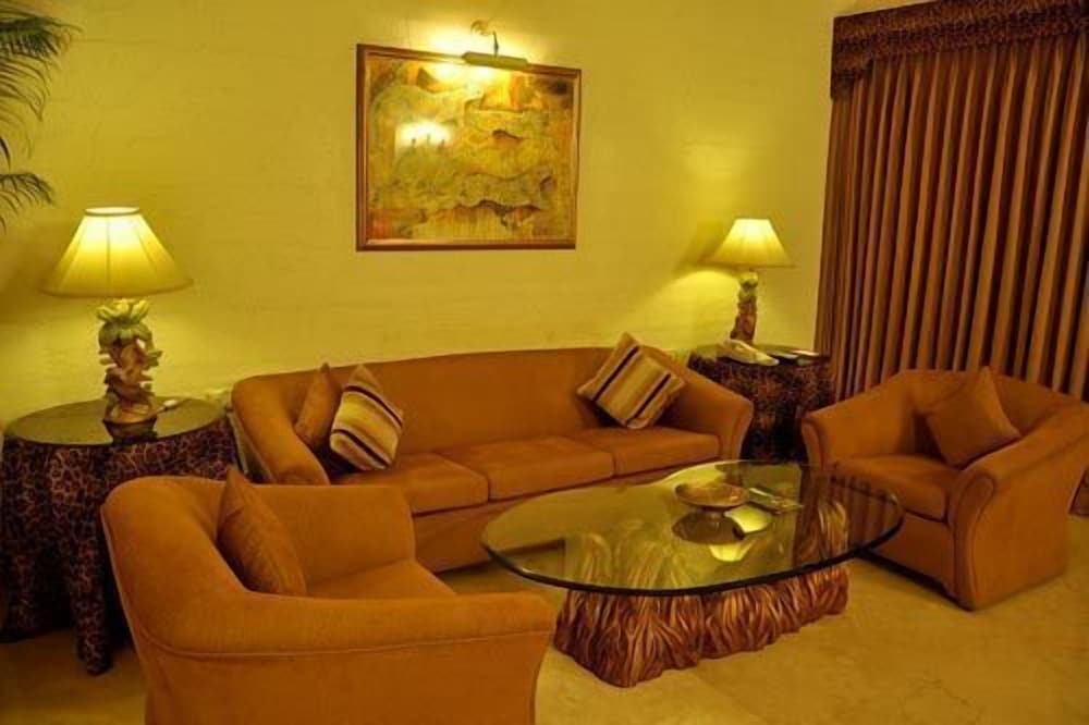 GOLDEN PALMS SPA 12/28