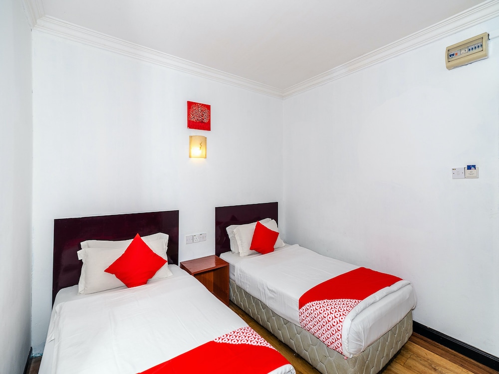 Super OYO 89847 Switz Paradise Hotel 17/24
